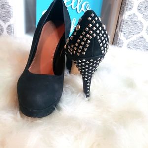 Vince Camuto Black Studded pumps